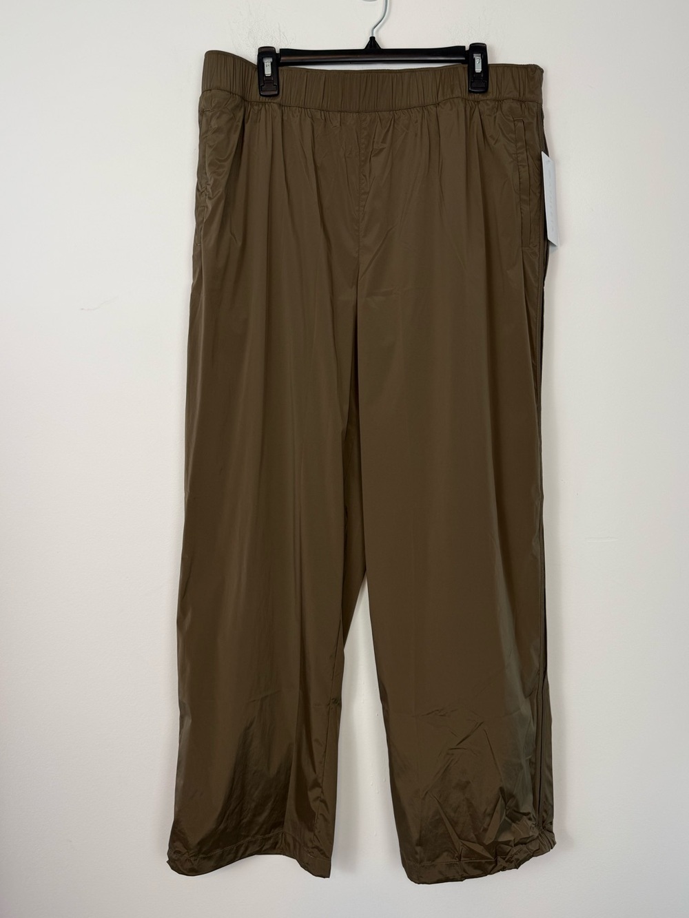Athleta Rise Pant. Brown Nylon Track Travel Streetwear Pants. Size XL. NWT